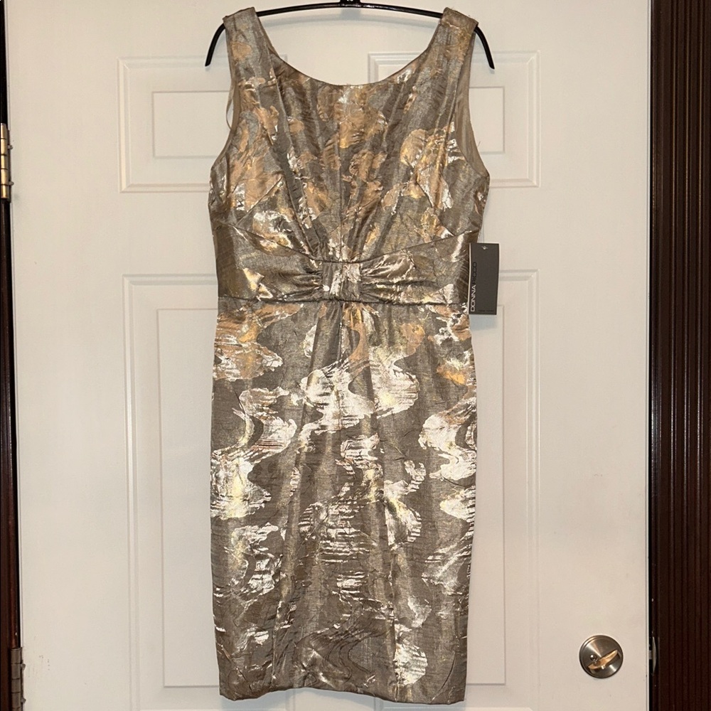 Donna Ricco Metallic Gold Sheath Dress 8 NWT Wedding Texture Sleeveless Cocktail